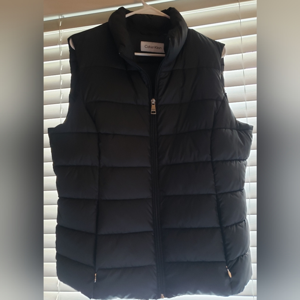 New women's sz Lg Calvin Klein Vest